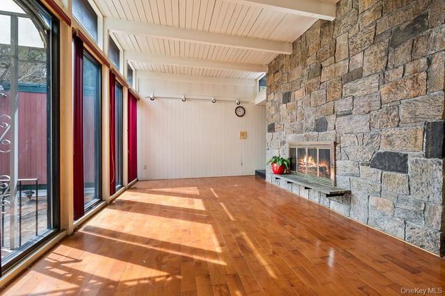 11 Valley View Road, Great Neck, NY 11021