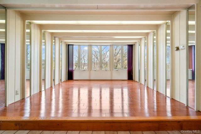 11 Valley View Road, Great Neck, NY 11021