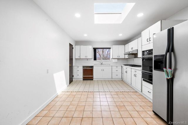 11 Valley View Road, Great Neck, NY 11021