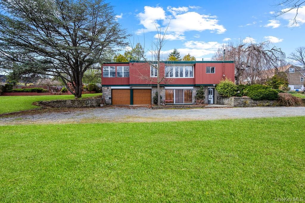 11 Valley View Road, Great Neck, NY 11021