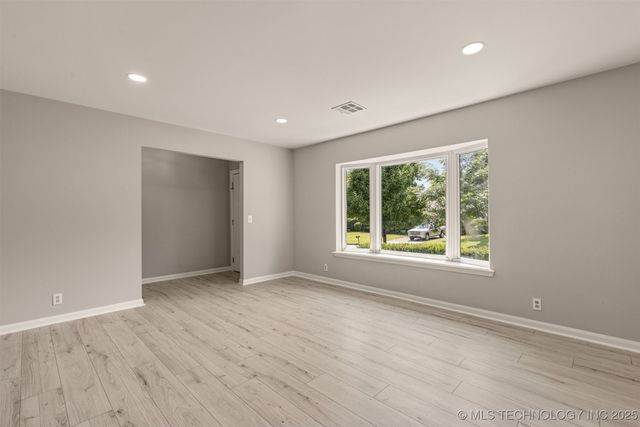 9421 S 69th East Avenue, Tulsa, OK 74133