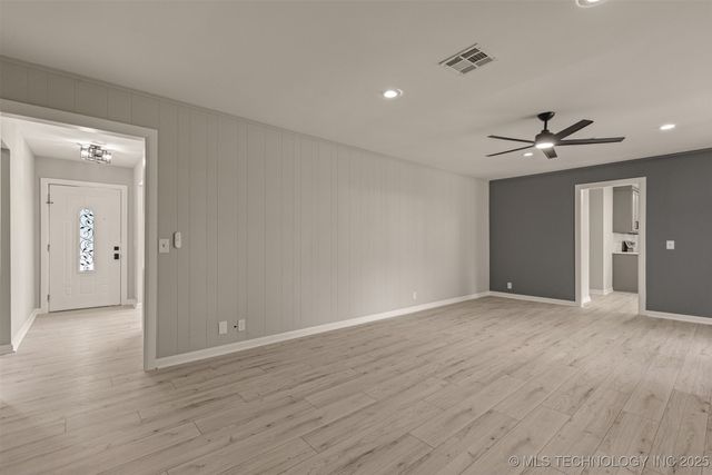 9421 S 69th East Avenue, Tulsa, OK 74133