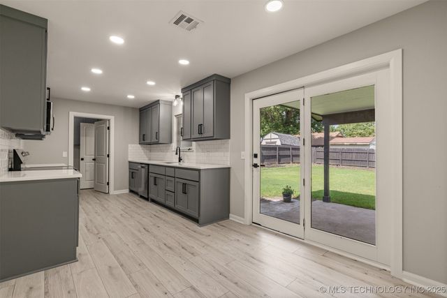 9421 S 69th East Avenue, Tulsa, OK 74133