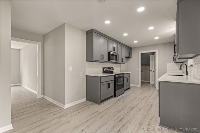 9421 S 69th East Avenue, Tulsa, OK 74133