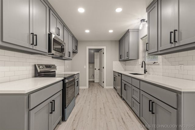 9421 S 69th East Avenue, Tulsa, OK 74133