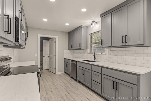 9421 S 69th East Avenue, Tulsa, OK 74133