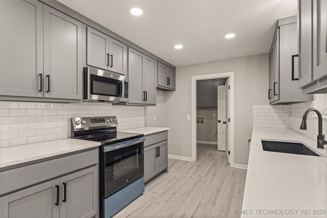 9421 S 69th East Avenue, Tulsa, OK 74133