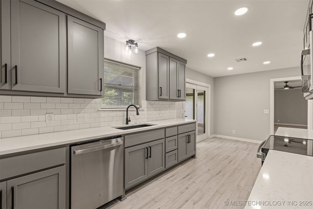 9421 S 69th East Avenue, Tulsa, OK 74133