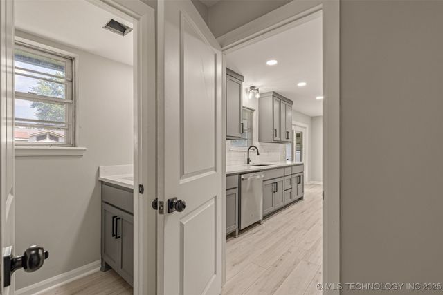 9421 S 69th East Avenue, Tulsa, OK 74133