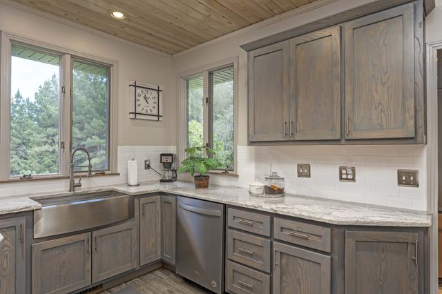 1372 Short Mountain Rd, Mcminnville, TN 37110