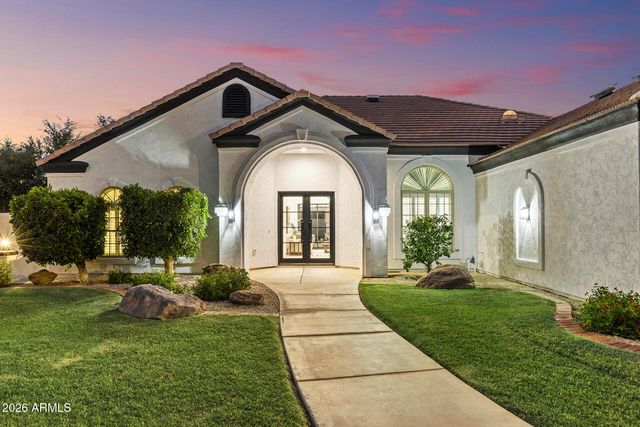 1120 N WREN Drive, Gilbert, AZ 85234