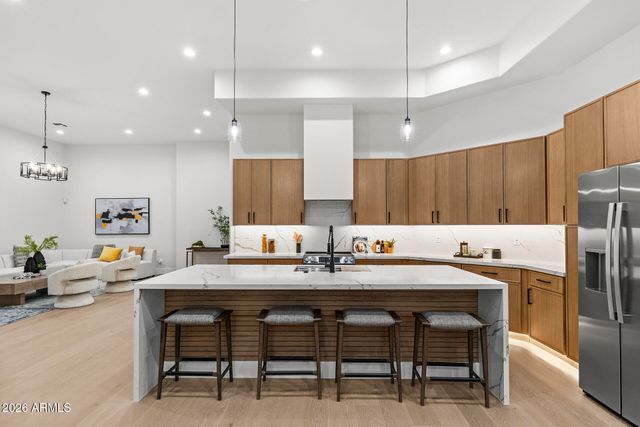 1120 N WREN Drive, Gilbert, AZ 85234