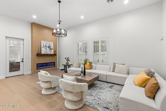 1120 N WREN Drive, Gilbert, AZ 85234