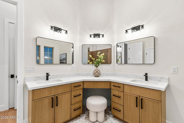 1120 N WREN Drive, Gilbert, AZ 85234