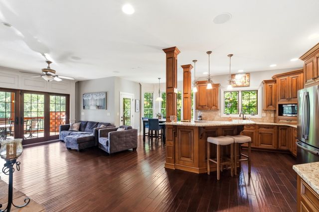 2409 STRATFORD CHASE PKY, Columbia, MO 65201