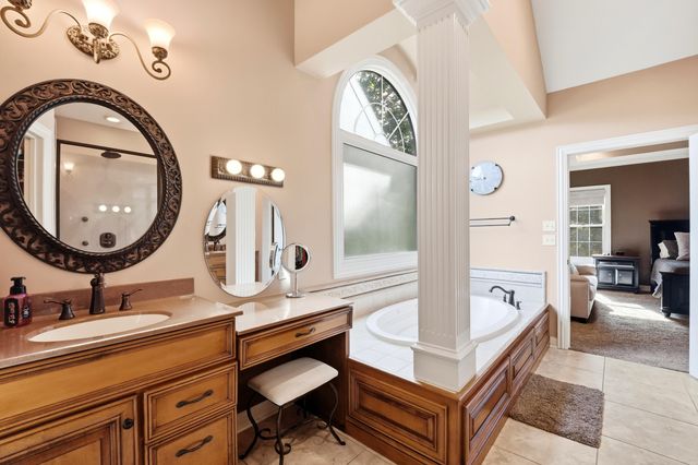 2409 STRATFORD CHASE PKY, Columbia, MO 65201