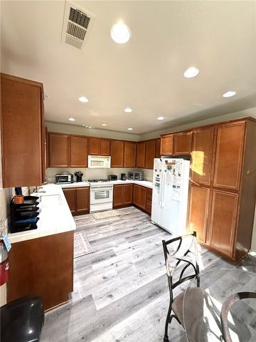 857 Reisling St, Hemet, CA 92545