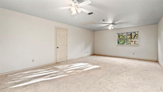 315 Arbors CIR, Elgin, TX 78621