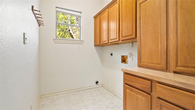 315 Arbors CIR, Elgin, TX 78621