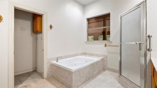 315 Arbors CIR, Elgin, TX 78621