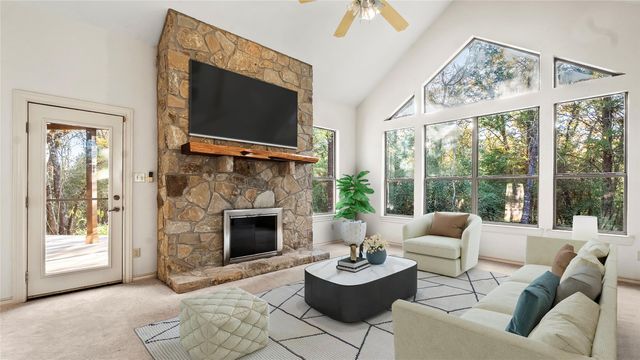 315 Arbors CIR, Elgin, TX 78621