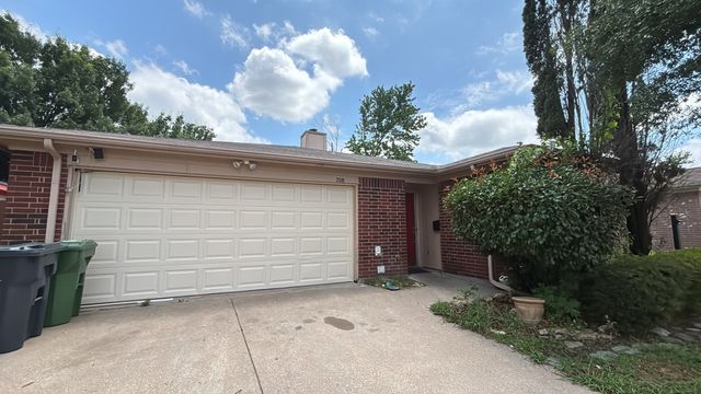 708 Port Richmond Way, Arlington, TX 76018
