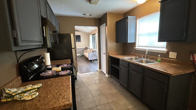 708 Port Richmond Way, Arlington, TX 76018