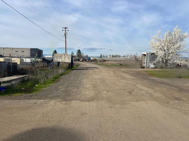 1343 E Justice Road, Medford, OR 97502