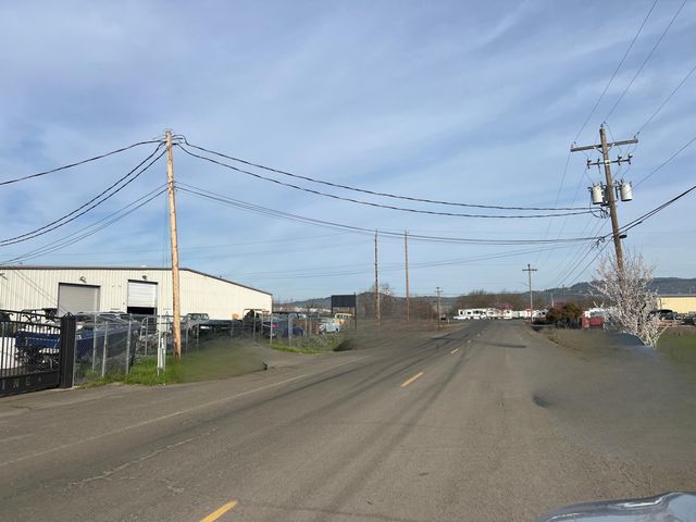 1343 E Justice Road, Medford, OR 97502