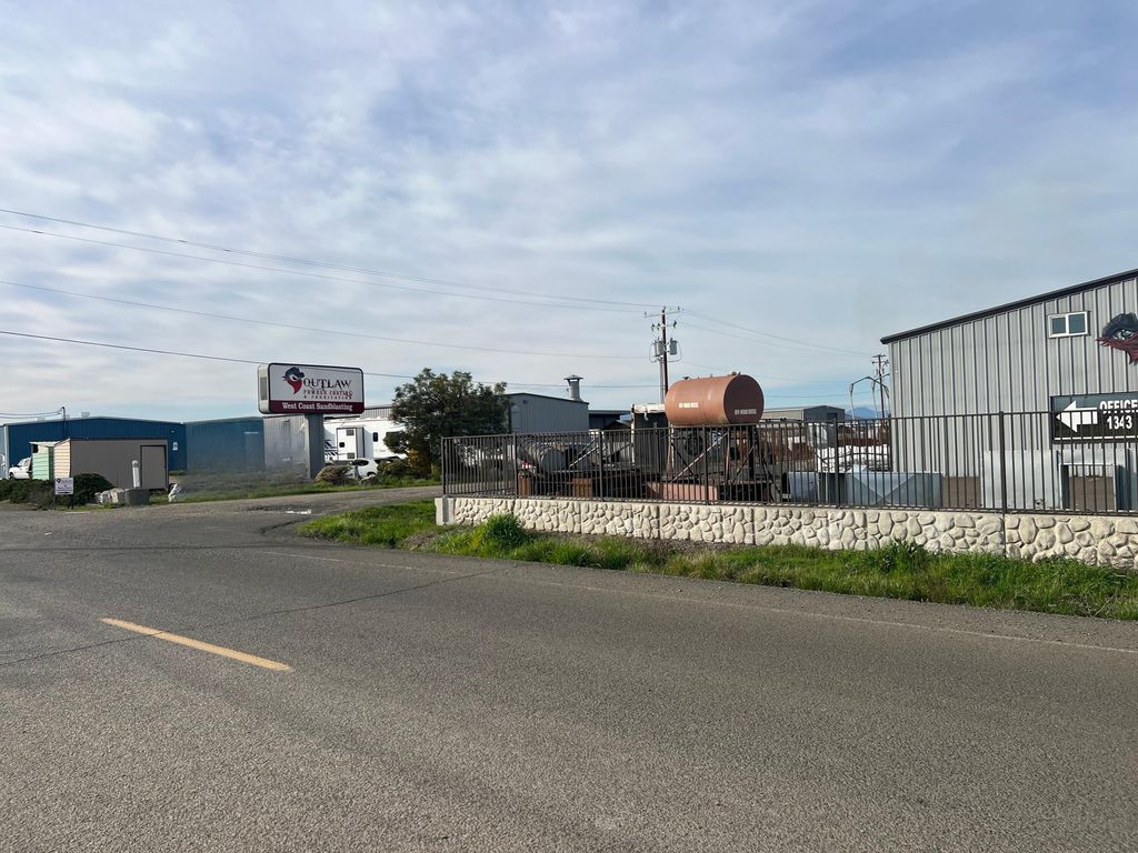 1343 E Justice Road, Medford, OR 97502