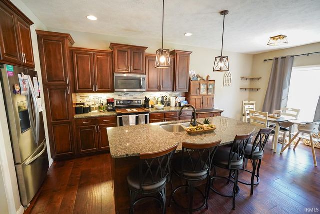 1518 Breezy Creek Drive, Evansville, IN 47720