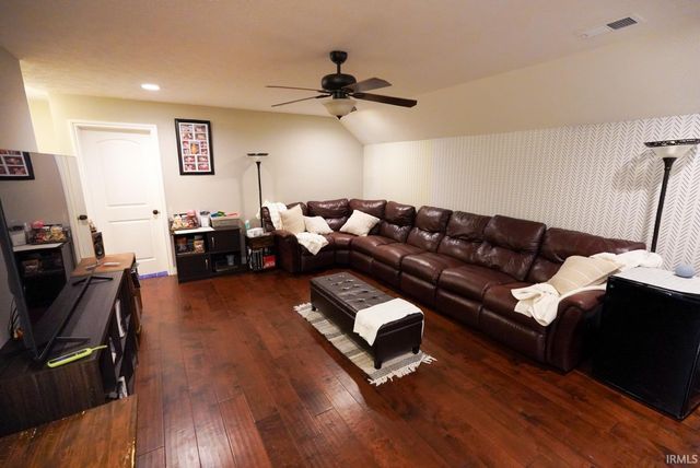 1518 Breezy Creek Drive, Evansville, IN 47720