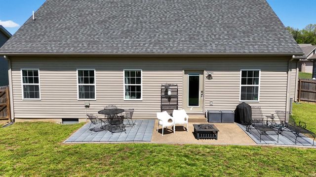 1518 Breezy Creek Drive, Evansville, IN 47720