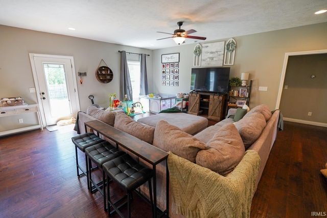 1518 Breezy Creek Drive, Evansville, IN 47720