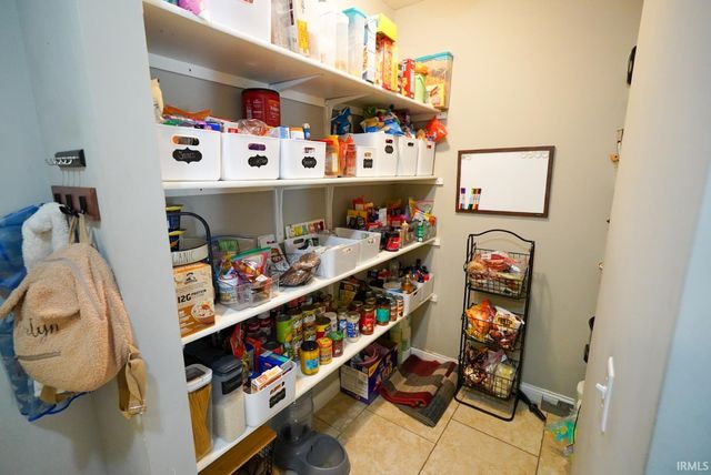 1518 Breezy Creek Drive, Evansville, IN 47720