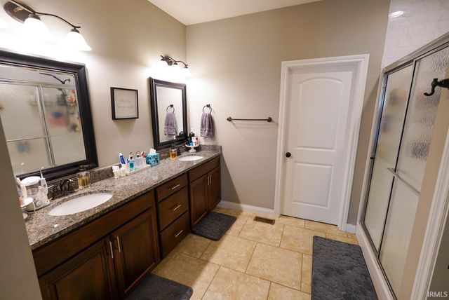 1518 Breezy Creek Drive, Evansville, IN 47720