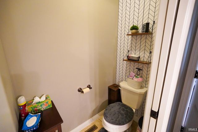 1518 Breezy Creek Drive, Evansville, IN 47720