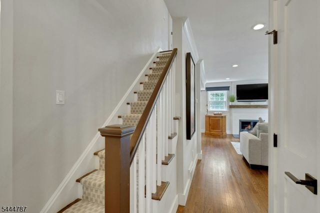 7 Hawthorne Ave, Glen Ridge Boro Twp., NJ 07028