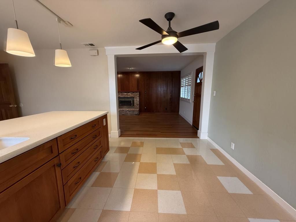 Image 12 of property listing at 784 Sherman Oaks Drive, San Jose, CA 95128