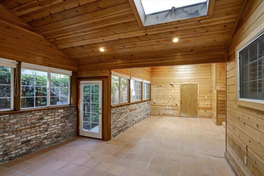 Image 14 of property listing at 784 Sherman Oaks Drive, San Jose, CA 95128