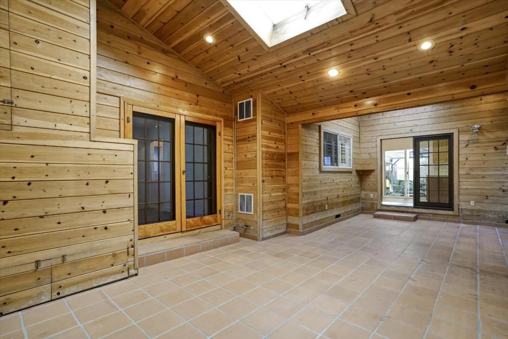 Image 15 of property listing at 784 Sherman Oaks Drive, San Jose, CA 95128