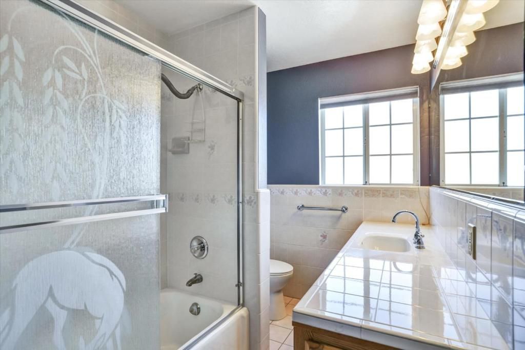 Image 19 of property listing at 784 Sherman Oaks Drive, San Jose, CA 95128