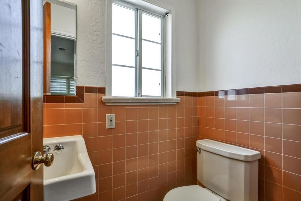 Image 25 of property listing at 784 Sherman Oaks Drive, San Jose, CA 95128