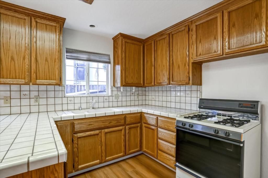 Image 27 of property listing at 784 Sherman Oaks Drive, San Jose, CA 95128