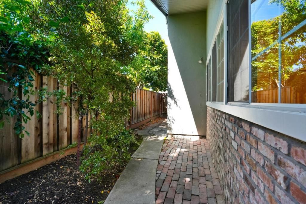 Image 34 of property listing at 784 Sherman Oaks Drive, San Jose, CA 95128