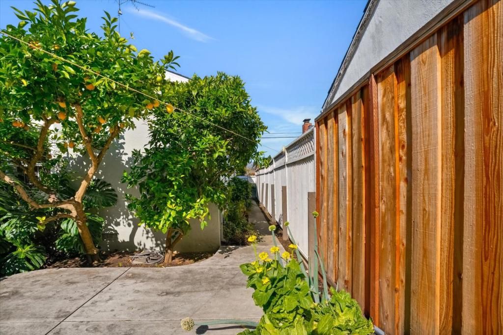 Image 35 of property listing at 784 Sherman Oaks Drive, San Jose, CA 95128