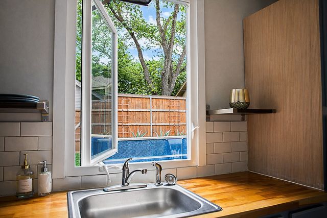 2022 Glenco Terrace, Fort Worth, TX 76110