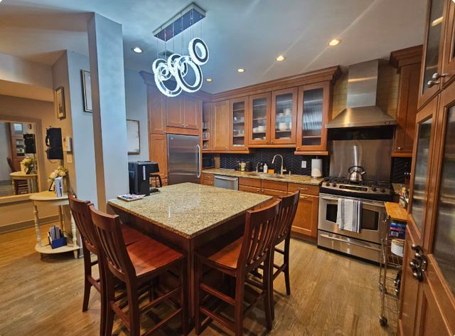 1050 W Dakin Street G2, Chicago, IL 60613