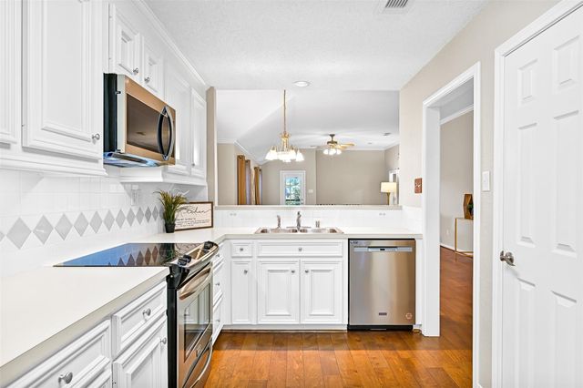 403 Live Oak Lane, Friendswood, TX 77546