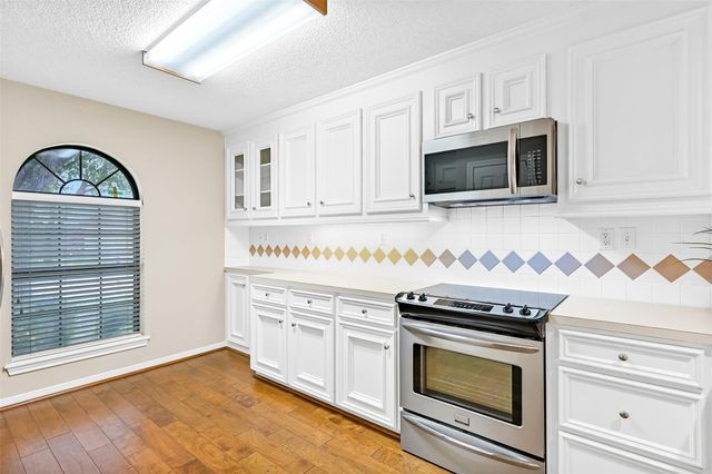 403 Live Oak Lane, Friendswood, TX 77546